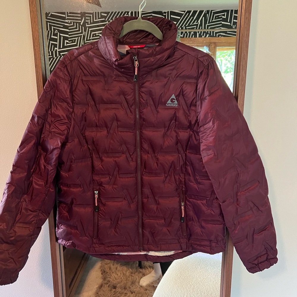 Like new Gerry lightweight puffer jacket.